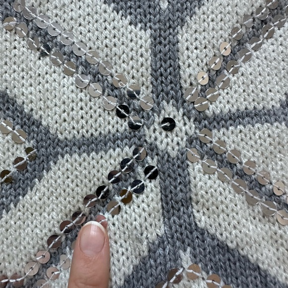 Gray Sequined Snowflake Sweater size small - Picture 6 of 7
